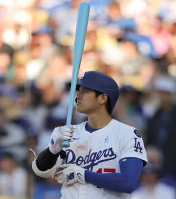 青いバットで”父の日仕様”の大谷翔平　パパとして迎えた初の父の日に打棒爆発　母の日にはマルチ安打を達成