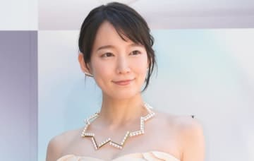 吉岡里帆、LE SSERAFIMのライブで集合ショット披露⇨「新メンバー？」「馴染んでる！」と反響続々