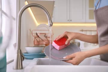 節約で食器を洗うときに「同じスポンジ」を2ヶ月使ってるけど、これって衛生上どう？
