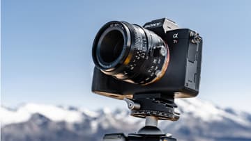 TTArtisan、ティルトレンズ「Tilt 35mm f/1.4 C」発売。ティルト+360°回転機構を搭載