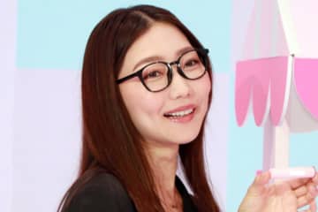 「炎上覚悟で…」機内で名刺渡してくる客へ　元CA芸人が“正直な本音”ぶっちゃけ