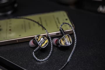 Kiwi Ears、独自開発の振動トランスデューサー搭載IEM「Etude」。18700円