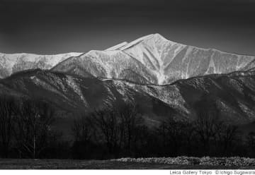人と自然が交わる静かな瞬間を収めた 菅原一剛写真展「北海道」