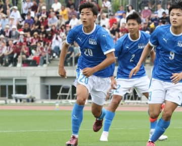 帝京の長身レフティCB高橋遼が繰り出す変幻自在のパス。偉大な先輩の20番を引き継いでさらなるスケールアップを図る