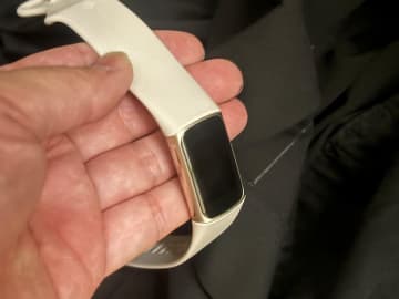 「なんか頑丈なんだよな…」　時計を洗濯機で回すと？「朝から笑った」「すごすぎる」