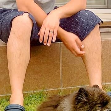 犬のために庭を作ったお父さん→披露した結果…なんとも切ない『まさかの光景』に20万いいね集まる「距離感とても良いｗ」「スンッて顔で草」