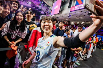 最高のスタートダッシュを決めたバレー日本女子。開幕４連勝につなげた守備職人・小島満菜美が伝えた“根本的な意識”【ネーションズリーグ】