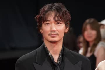 綾野剛、ファンへの気遣いに拍手「体調とか悪くなったらすぐ言って」