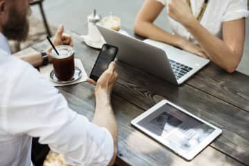 カフェ勉vs自宅勉、勝者は○○だった件　誘惑だらけの部屋でなぜ勉強できる？自宅派の言い分が深い