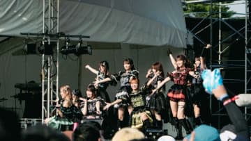 ＝LOVE、野外音楽フェス出演！話題曲『絶対アイドル辞めないで』からスタート『CHAGU CHAGU ROCK FESTIVAL 2025』