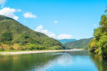 萩原朔太郎の『岩魚』あらすじ紹介。本作に描かれた自然と信仰の美とは？