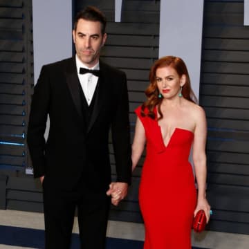 サシャ・バロン・コーエンとアイラ・フィッシャーの離婚が成立