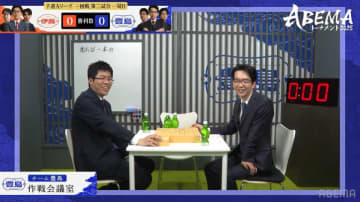 「どっちでもないッ！」豊島将之九段も思わずツッコミ？“糸谷ワールド”さく裂に仲間も苦笑い「見えてる世界が違う」／将棋・ABEMAトーナメント2025