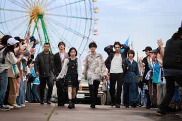 佐藤健主演「グラスハート」劇中バンド・TENBLANKの場面写真＆ジャケ写風アートが公開！
