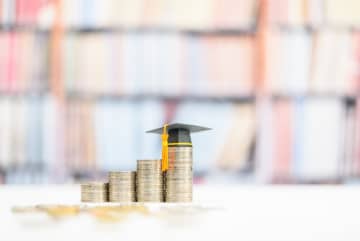 息子は私立大学の「理系学部」を志望しています。貯蓄は「600万円」ですが、「4年分の学費」を払えますか？