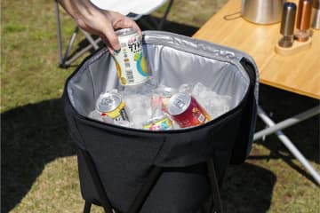 地面からの熱を遮る脚付き24Lクーラーボックス