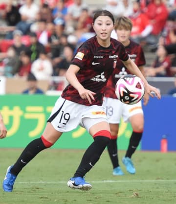 ＜サッカー女子＞三菱重工浦和のMF塩越が日テレ東京Vへ完全移籍　下部組織出身の27歳、今季は26試合で8ゴール　「決断は簡単なことではなく、たくさん悩み、考え、強い覚悟を持って決めました」