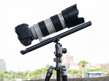 望遠レンズを安定させる「汎用ロングプレート」　最長40cmのダブルアルカスイス仕様