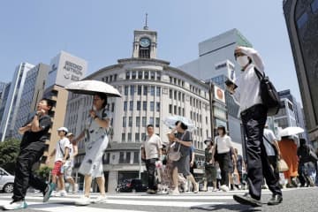 気温上昇、熱中症に警戒　環境相、予防呼びかけ