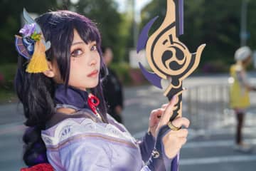 【コスプレ】鍛えた体幹が作り出すポージングが完璧！夕日を受け薙刀を構える美女レイヤーが神々しい【9枚】