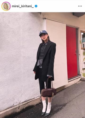 桐谷美玲、ミニスカ×レインブーツの「雨の日」コーデ大絶賛の嵐　「めっちゃかわいい」「天使」