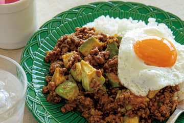 15分で完成！カレー粉を使った「アボカドキーマカレー」のレシピ