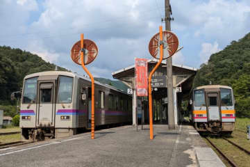 芸備線「備後落合～広島」直通列車の時刻表。7～11月、期間限定の臨時列車