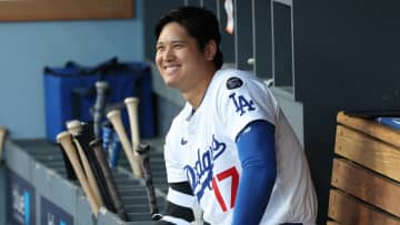 大谷翔平が663日ぶりに投手復活　初球は約157キロのシンカー　メジャー初の「1番・投手」マウンドに立つ大谷にスタジアムは熱狂の渦に包まれる