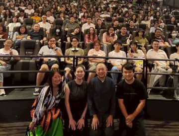 別府に行きたくなる映画が上海国際映画祭で公式上映！足立紳監督サイン攻めに