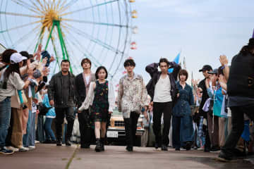 Netflix「グラスハート」、佐藤健ら演じるバンド・TENBLANKのライブ写真