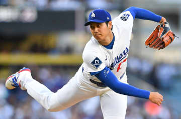 「みんな大谷さんのために燃え上がってる！！！」大谷翔平投手復帰戦でドジャース打線の勢い止まらず　4回に一挙5得点“1番・投手兼DH”大谷もライトへタイムリー