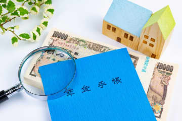 年金の平均受給額が月20万円未満の割合は？ 月20万円未満の年金なら定年後も働き続けないといけない？