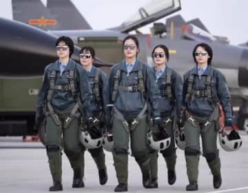 中国空軍、高校卒業生対象に女性パイロット訓練生を募集