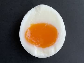 「完璧なゆで卵」作ってみた！　素材開発専門のイタリア人研究者がゆでまくって見つけた最適な調理法