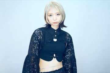 竹内アンナ、初のZepp公演から「DRAMAS」「WILD & FREE」ライブ映像公開