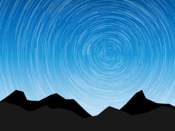 夜空に線を引く星たち　スタートレイル写真の魅力と撮影法とは【眠れなくなるほど面白い 図解 天文学の話】