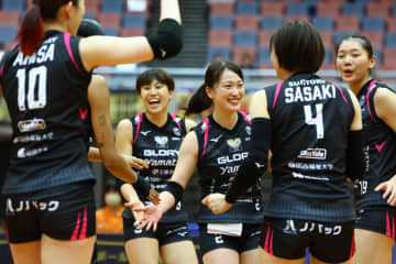 ヴィクトリーナ姫路がセリンジャー監督及び10選手と契約を更新！