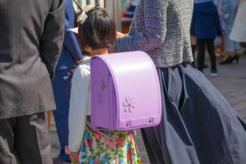 来年、小学生になる娘がいます。「ランドセルは平均6万円」と聞いたのですが、本当にその価格が妥当なのでしょうか？