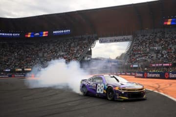 初開催“マイスター”再演。ランク30位圏外のSVGがメキシコを制覇しプレーオフ進出へ／NASCAR第16戦