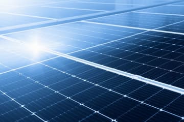 お隣さんが「初期費用0円」で“太陽光発電システム”をレンタルしていると聞きビックリ！ 電気代はいくら安くなるのでしょうか？「0円ソーラー」の注意点もあわせて解説