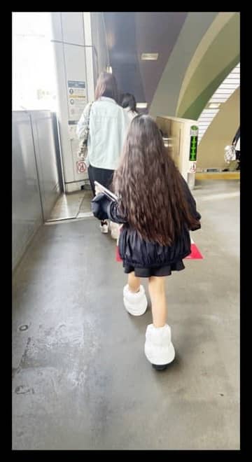 ギャル曽根、髪の毛が長すぎる長女の後ろ姿を公開「ギャルみたい！！」