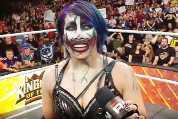 【ＷＷＥ】アスカ 約１年１か月ぶり復帰「炎は消えていない！」　リア・リプリー〝援軍〟で初戦突破