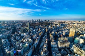 原宿のビルの屋上で寝てたら…　友人から届いた「センスあるLINE」が話題