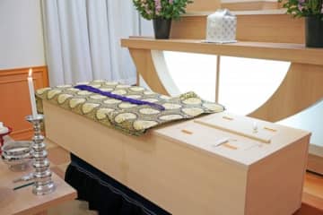 棺に遺体が入らない！→「足は無理やり曲げた状態」でなんとか納棺　「これで成仏できるのでしょうか」と小学生ながら疑問に思った女性