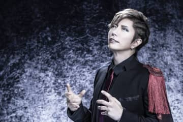 GACKT、オーケストラとの共演ライブアルバムから先行配信曲をリリース。新ビジュアル公開