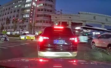 中国でバス暴走、18人死傷＝「歩行者避けようと」説明もネット「そんなふうに見えない！」