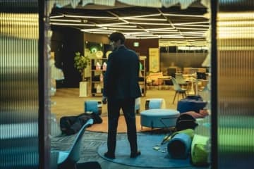 【韓国ドラマ】カリスマ俳優ソ・ジソブ＆大ブレイク中のチュ・ヨンウ共演ノワールアクション『広場』見どころ紹介！ロケ地・春川の二大グルメは？