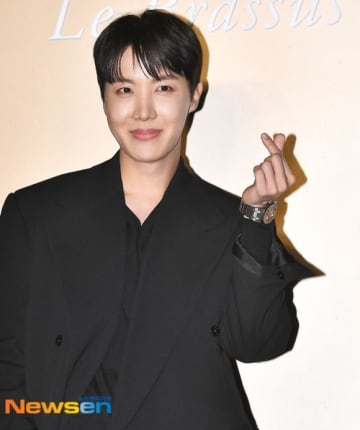 BTSのJ-HOPE、外で待機するファンのためにスタジオ貸し切り！手紙＆差し入れも…愛情溢れる行動が話題