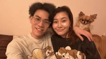「めっちゃラブラブ」「美男美女」村上佳菜子、イケメン夫と愛犬との家族ショットに反響