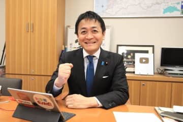 「ポスター・チラシ、衆院選とまったく同じ」公約会見でツッコミ　原因は懐事情...玉木代表「昨日、3億6000万円借金」